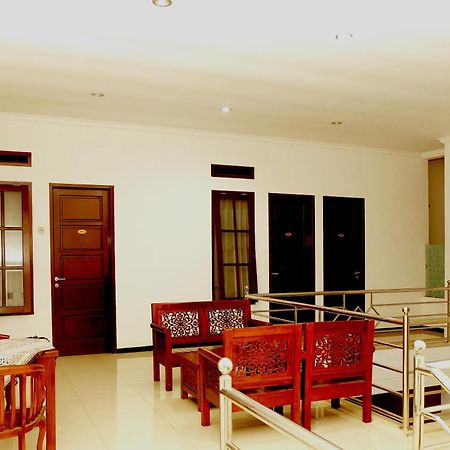 Oyo 350 D' Maktab Homestay Syariah Malang Exterior photo