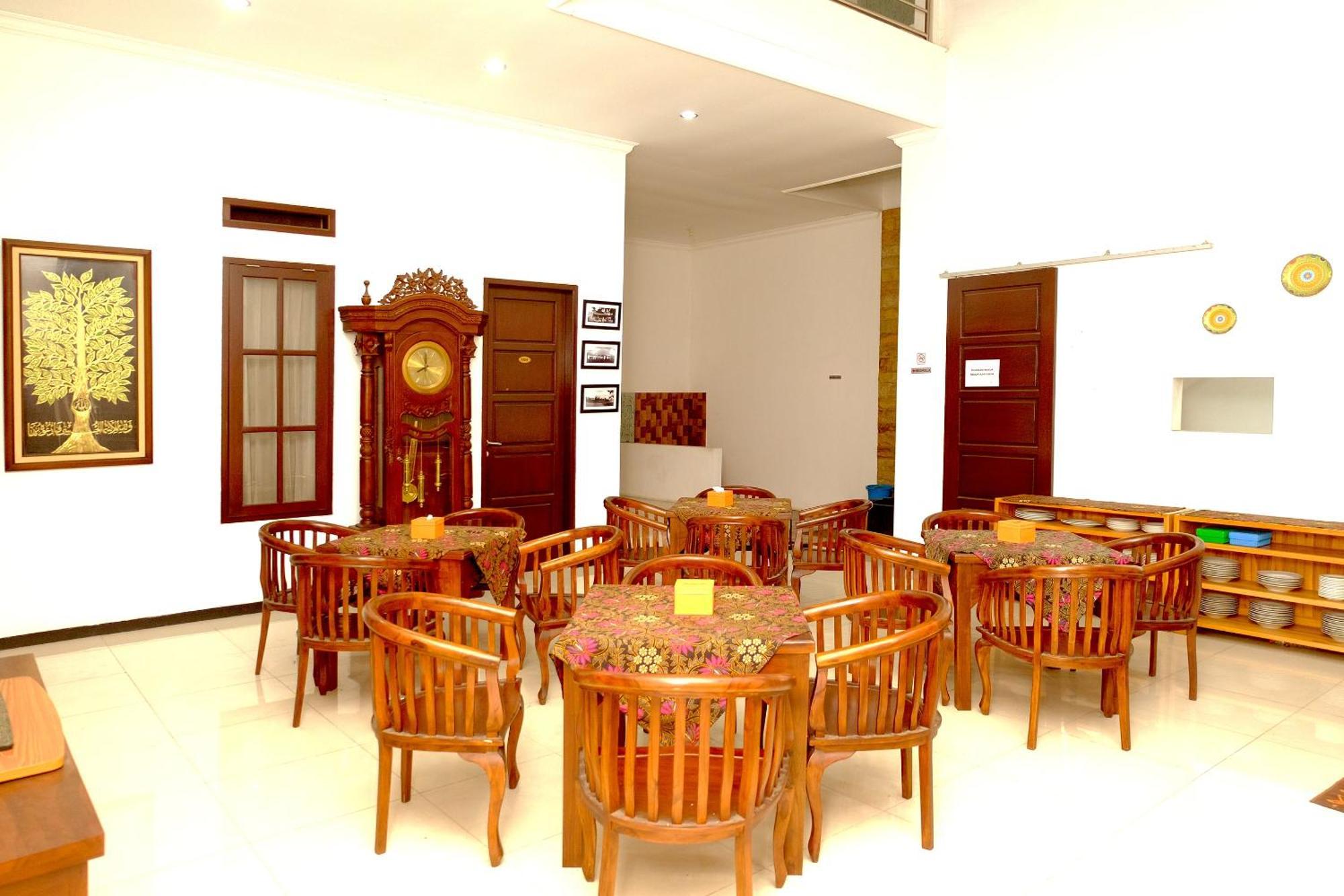 Oyo 350 D' Maktab Homestay Syariah Malang Exterior photo