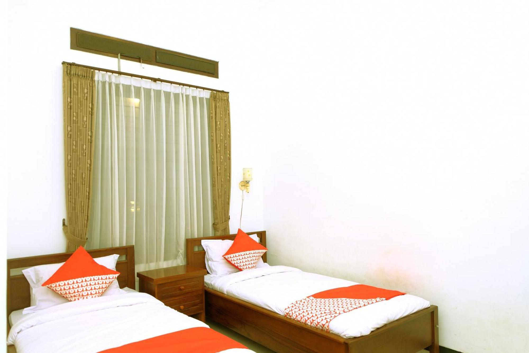 Oyo 350 D' Maktab Homestay Syariah Malang Exterior photo